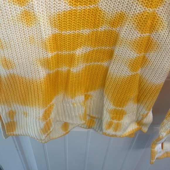 Women’s tie dyed sweater crewneck. Yellow-white. Size L. Thumb holes!! Cute! - Picture 4 of 6